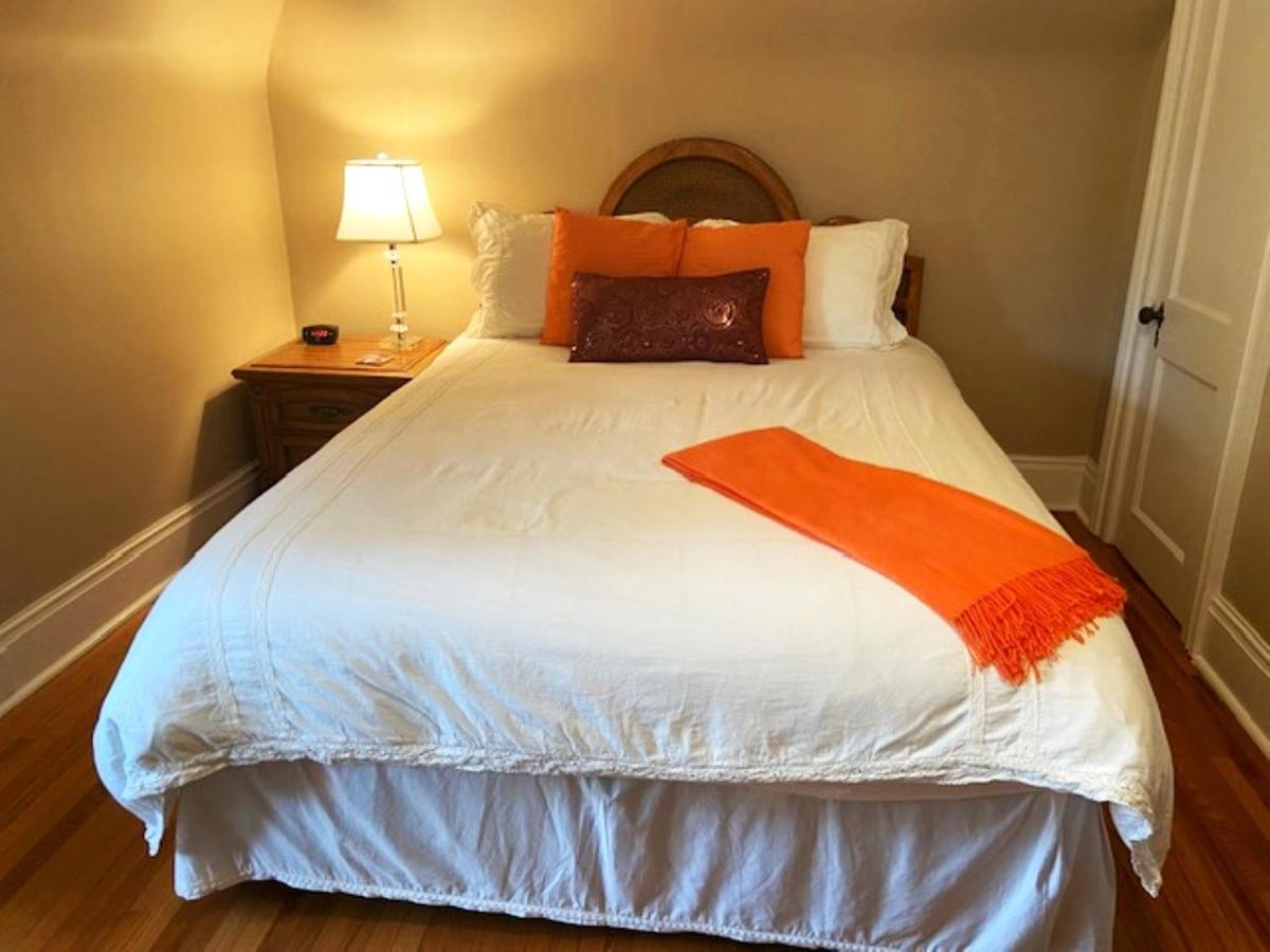 Cottage On Caledonia Bed & Breakfast Стратфорд Экстерьер фото